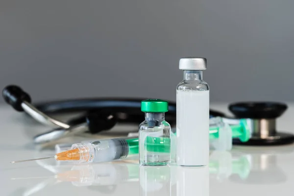 Vaccine Bottles Syringe Injection Medicine Stethoscope — Stock Photo, Image