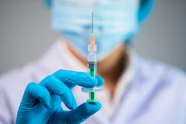 Female Doctor Holding Syringe Coronavirus Covid Vaccine Injection Test — Stock Photo, Image