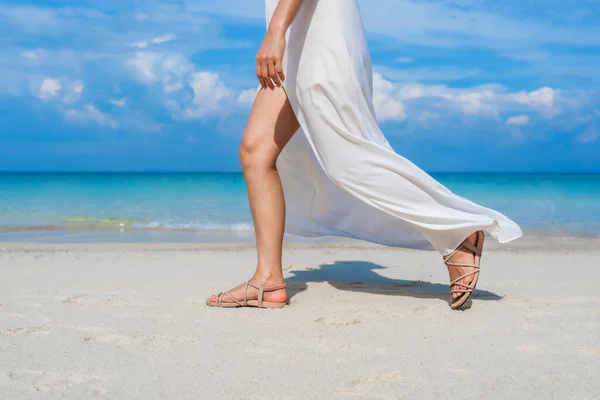 Kvinna Ben Promenader Havet Stranden Koh Munnork Island Rayong Thailand — Stockfoto