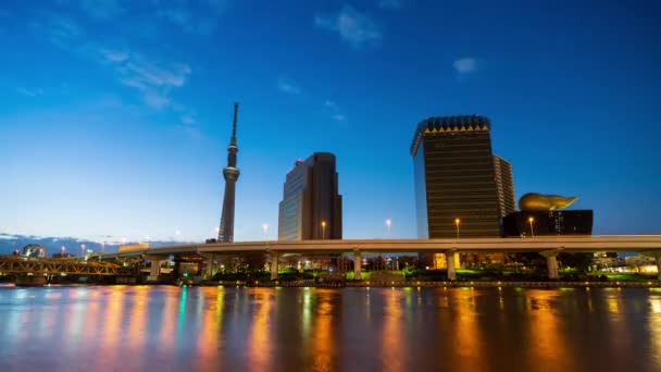 Dag Nacht Verstrijken Van Skyline Van Tokio Aan Sumida Rivier — Stockvideo