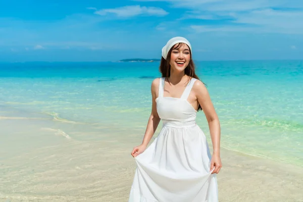 Mulher Alegre Praia Mar Koh Munnork Island Rayong Tailândia — Fotografia de Stock