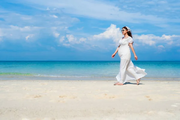 Cheerful Pregnant Woman Walking Sea Beach Koh Munnork Island Rayong — Stock Photo, Image