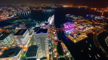 Japonya 'nın Minato Mirai limanındaki Yokohama limanının gece görüşü.