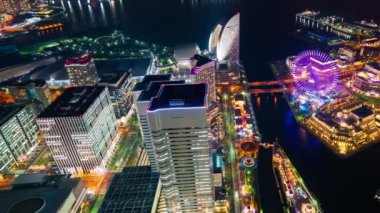 Japonya 'nın Minato Mirai limanındaki Yokohama limanının gece görüşü.