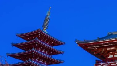Gökyüzü, Tokyo ve Japonya ile Sensoji Tapınağı 'ndaki pagoda' nın gece gündüz süreleri