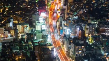 Tokyo, Japonya 'daki Shibuya Hattı No: 3 Metropolitan Otobanı' nın zaman aşımına uğramış.
