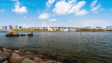 Odaiba, Tokyo, Japonya 'daki Gökkuşağı Köprüsü' nün zaman aşımı