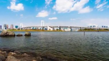 Odaiba, Tokyo, Japonya 'daki Gökkuşağı Köprüsü' nün zaman aşımı