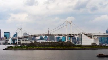 Odaiba, Tokyo, Japonya 'daki Gökkuşağı Köprüsü' nün zaman aşımı
