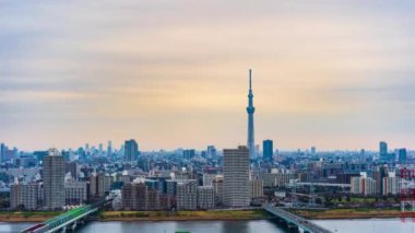 Tokyo şehir manzarası, Japonya 'da günden geceye hızlanıyor.