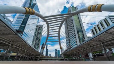 Bangkok, Tayland 'daki Chong Nonsi hava tren istasyonunda zaman aşımı.
