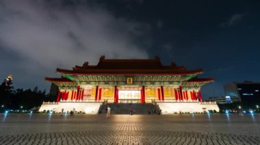 Taipei, Tayvan - 8 Haziran 2019: Tanımlanamayan kişiler Tayvan 'ın Taipei kentindeki Ulusal Konser Salonu' nu ziyaret etti. Tayvan 'ı ziyaret eden turistlerin popüler seyahatlerinin yer aldığı ünlü bir yer..
