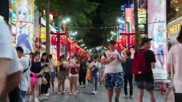 6月2019 台湾の夜に西門街市場で歩行者やショッピングの群衆の時間経過 西門は台北で有名なファッション ナイトマーケット ストリートフードです — ストック動画