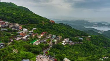 Jiufen köyünde dağ ve doğu Çin denizi, Tayvan