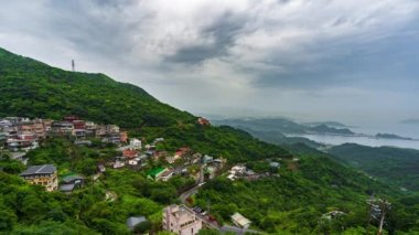 Jiufen köyünde dağ ve doğu Çin denizi, Tayvan