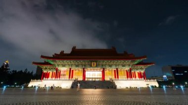 Taipei, Tayvan - 8 Haziran 2019: Tanımlanamayan kişiler Tayvan 'ın Taipei kentindeki Ulusal Konser Salonu' nu ziyaret etti. Tayvan 'ı ziyaret eden turistlerin popüler seyahatlerinin yer aldığı ünlü bir yer..