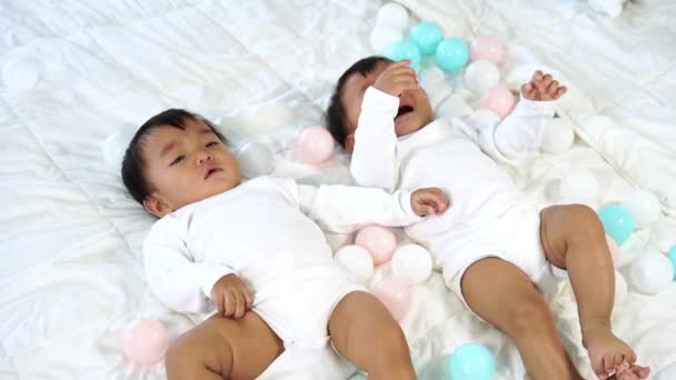 Slow Motion Two Twin Babies Bed One Looking One Crying — Stock Video