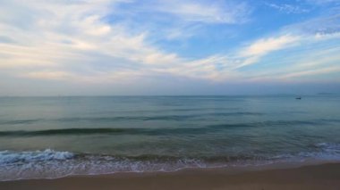 Nam Rin Sahili 'nde deniz ve gökyüzü, Rayong, Tayland