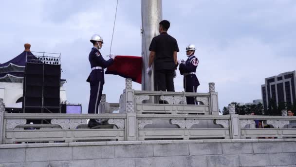 Taipei Taiwan June 2019 Honor Guards Taiwanese Flag Lowering Ceremony — ストック動画