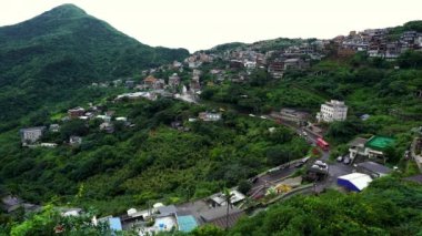 Yağmurlu bir günde Jiufen köyü manzarası, Tayvan
