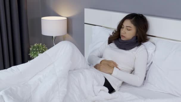 Woman Stomach Ache Bed — Vídeo de Stock