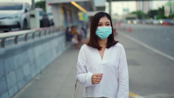 Slow Motion Young Asian Woman Walking Footpath Wearing Medical Mask — Stock Video