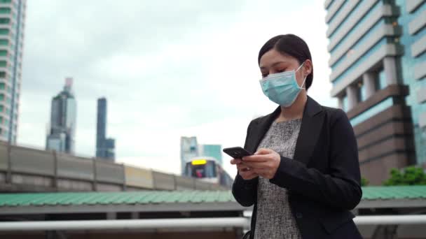 Business Woman Using Smartphone Wearing Medical Mask Protection Coronavirus Covid — Stock Video