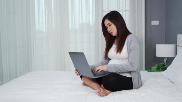 Pregnant Woman Using Laptop Computer Suffering Back Pain Bedroom — Stock Video