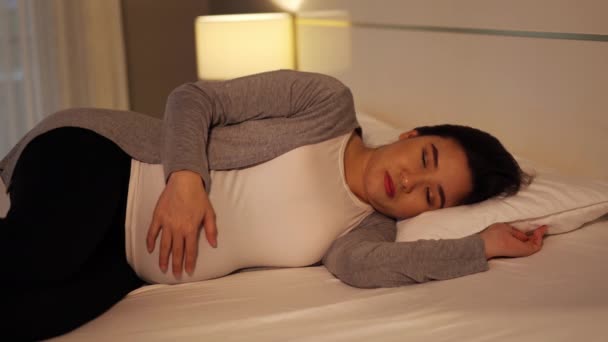 침대에서 임산부 — 비디오