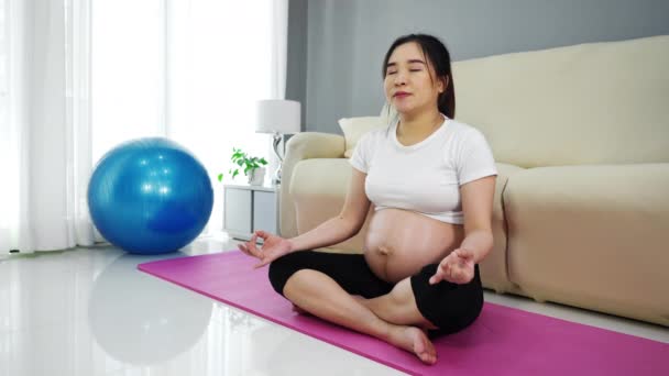 Pregnant Woman Doing Yoga Exercise Living Room Home — Stock Video