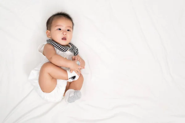 Bebé Feliz Recién Nacido Una Cama —  Fotos de Stock