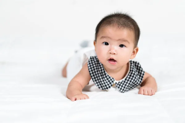 Bebé Feliz Recién Nacido Una Cama —  Fotos de Stock