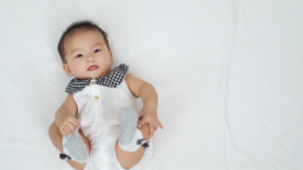 Cheerful Baby Newborn Playing Bed — Stock videók