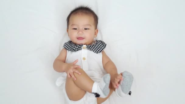 Cheerful Baby Newborn Playing Bed — Stock videók