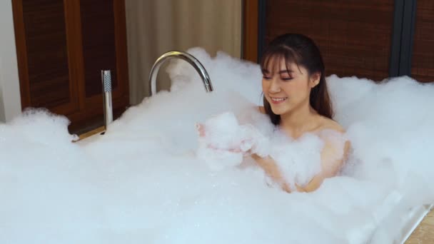 Woman Washing Body Playing Bubble Foam Bathtub — Stock Video