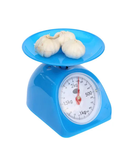 Kitchen scales and garlic isolated on white background — Stock Photo, Image