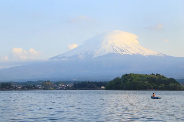 Mount fuji, vy från sjön kawaguchiko — Stockfoto