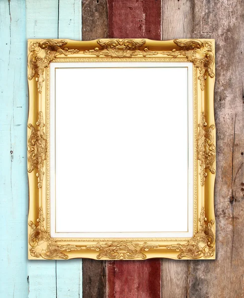 Lege gouden frame op houten muur — Stockfoto