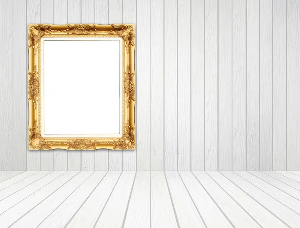 Marco de oro en blanco en la habitación con pared de madera blanca y suelo de madera —  Fotos de Stock