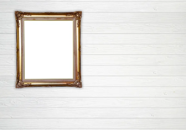 Lege gouden frame op houten muur — Stockfoto