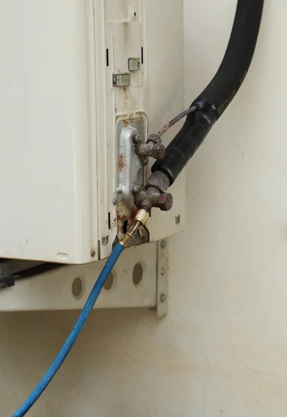Enchimento de refrigerante para condicionador de ar — Fotografia de Stock