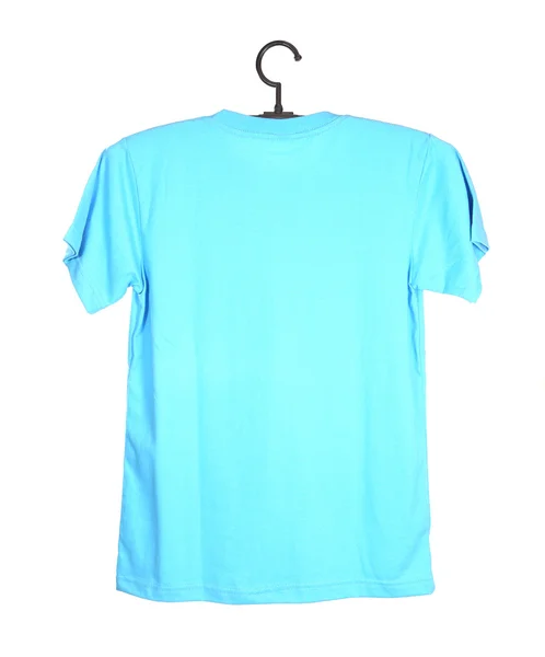 T-shirt op hanger geïsoleerd op wit — Stockfoto