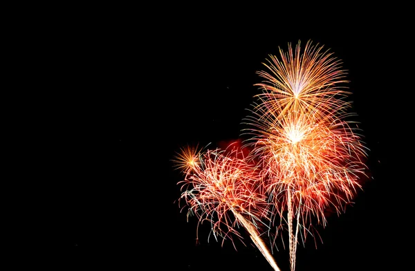 Fuegos artificiales sobre el cielo — Foto de Stock