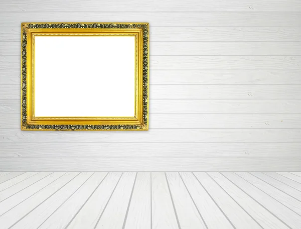 Beyaz ahşap duvar ve ahşap zemin ile odada boş altın çerçeve — Stok fotoğraf
