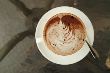 Bir fincan sıcak çikolata.