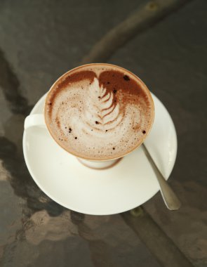 Bir fincan sıcak çikolata.