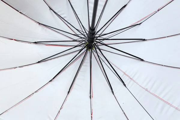 Vue du bas d'un parapluie — Photo