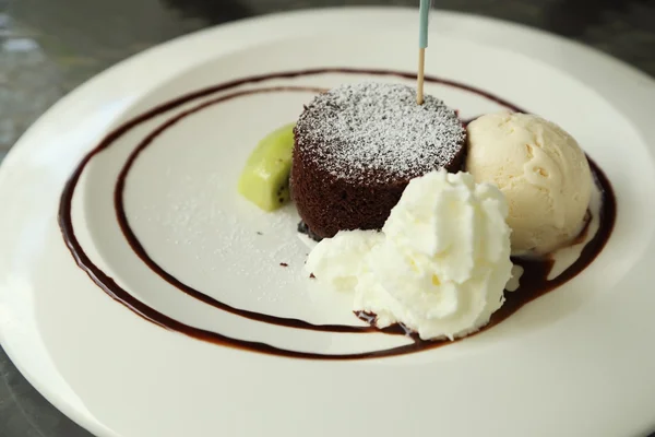 Bolo de chocolate Lava com sorvete — Fotografia de Stock