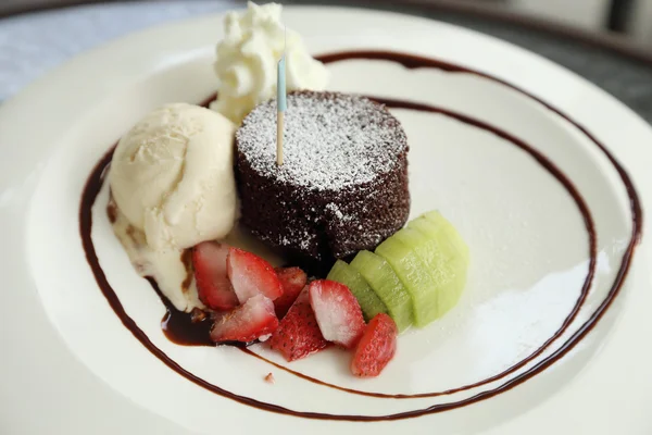 Bolo de chocolate Lava com sorvete — Fotografia de Stock