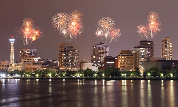 Fireworks celebrating over Yokohama cityscape at night — Stock Photo, Image